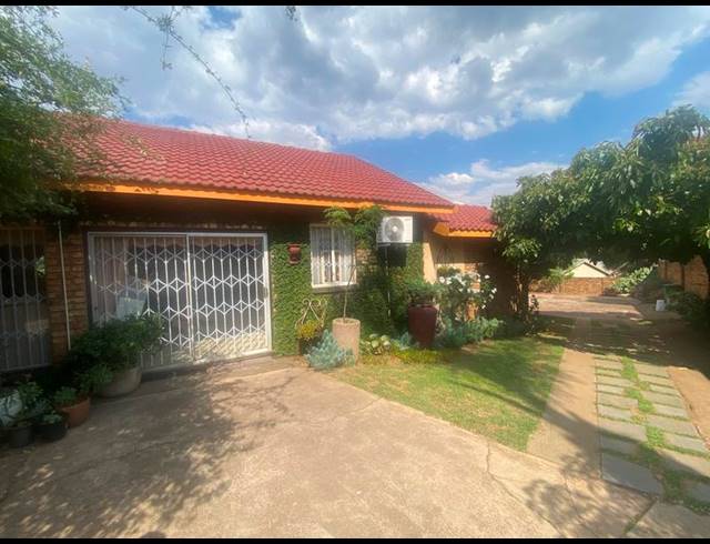 4 BEDROOM HOUSE FOR SALE IN GHOLFSIG